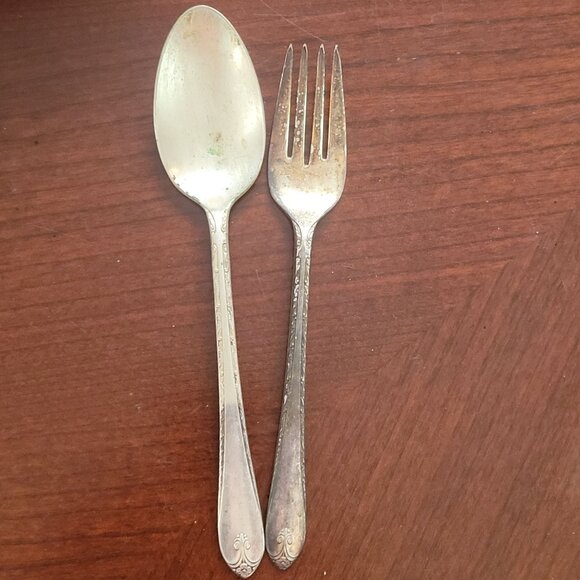 Vintage WM Rogers & Son IS Exquisite Silverplate Fork & Spoon Set - Picture 1 of 4